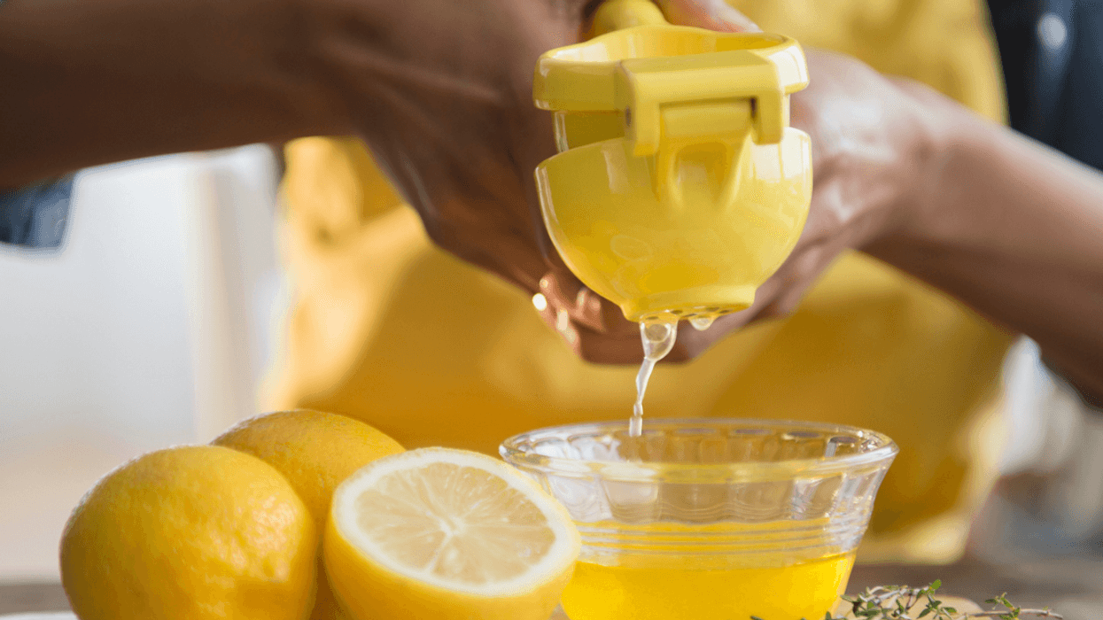 Teen Called Out For Putting Lemon In Her Food So Dad Who's Allergic To Citrus Can't Steal It