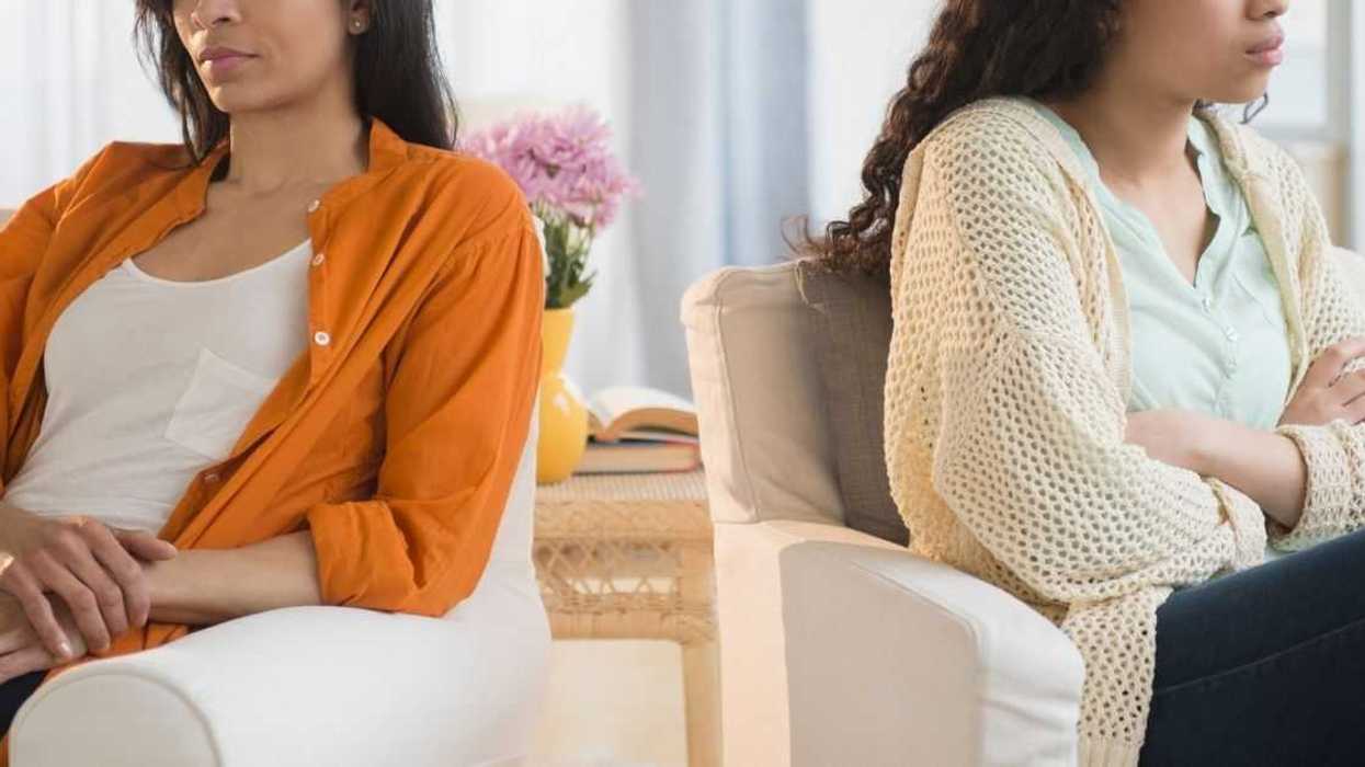 Woman Called Out For Refusing To Take Friend's Side After Hearing How She Mistreated An Employee