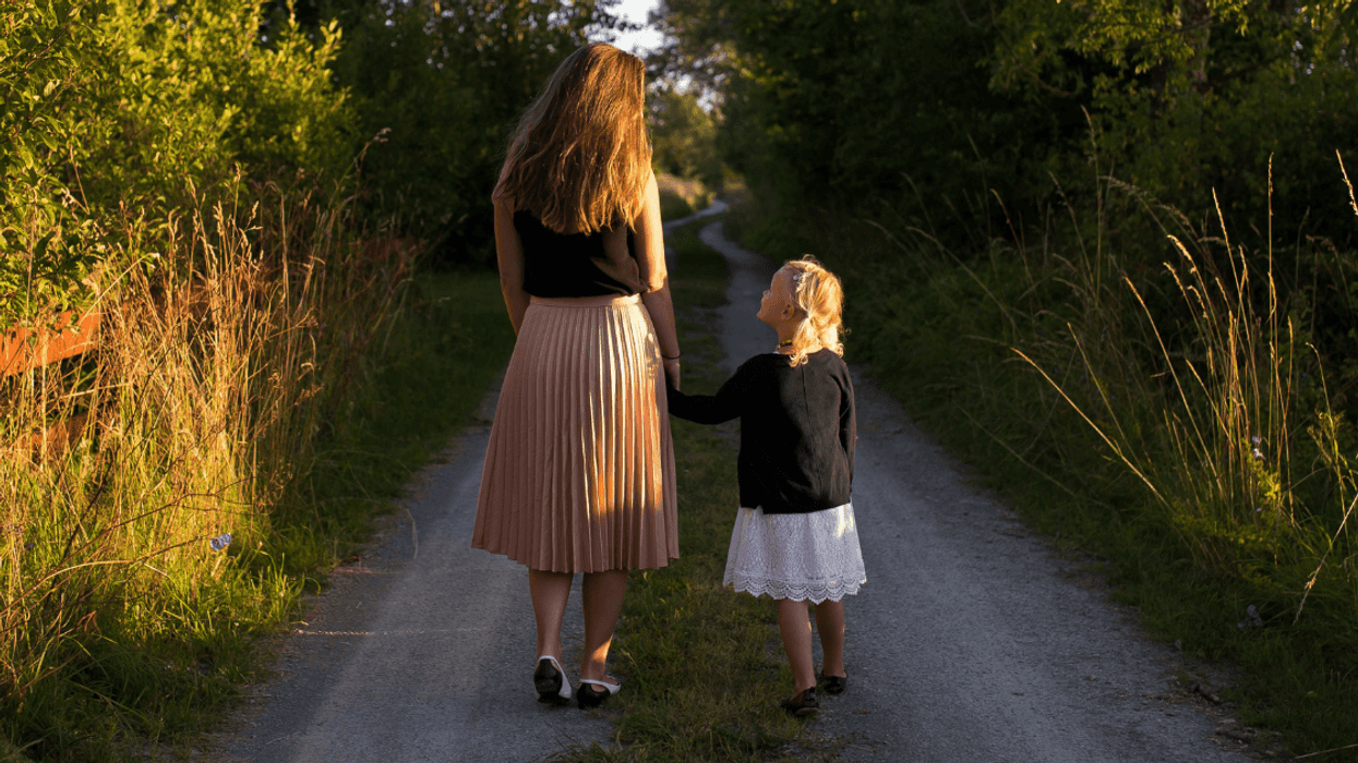 Woman Stirs Family Drama By Taking Her Young Niece To Tinder Date's House While Babysitting