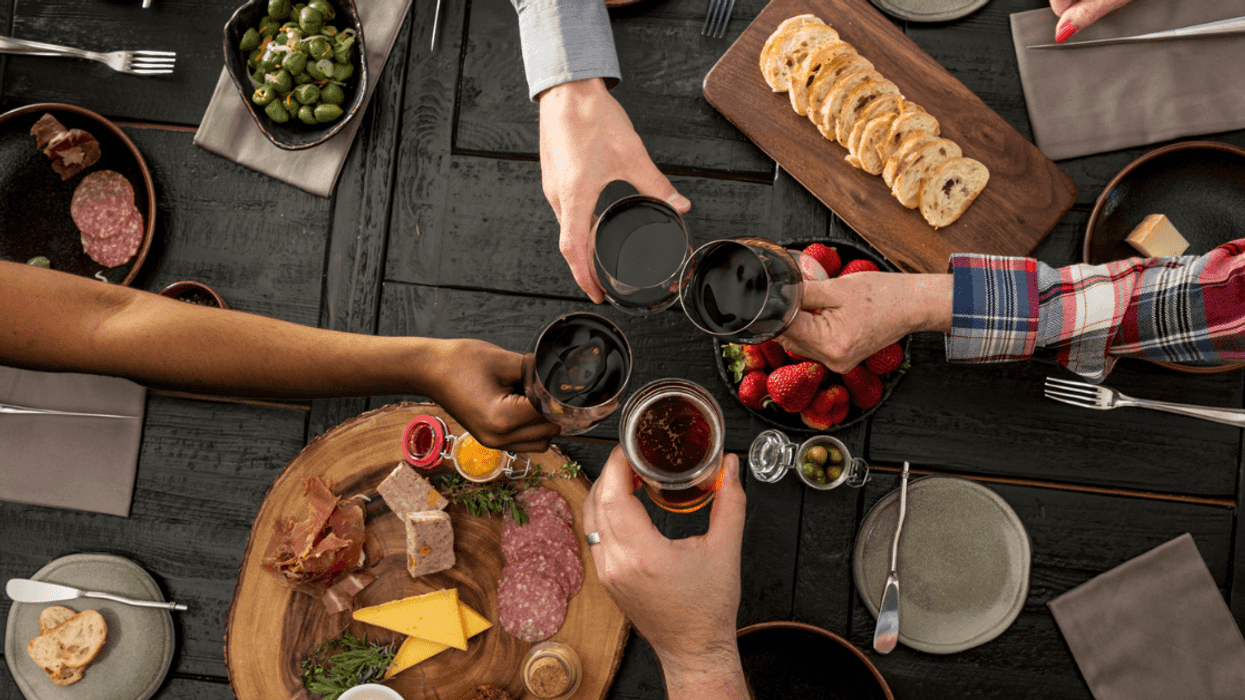 Woman Walks Out Of Restaurant After Learning Boyfriend Expects Her To Pay For His Family's Dinner