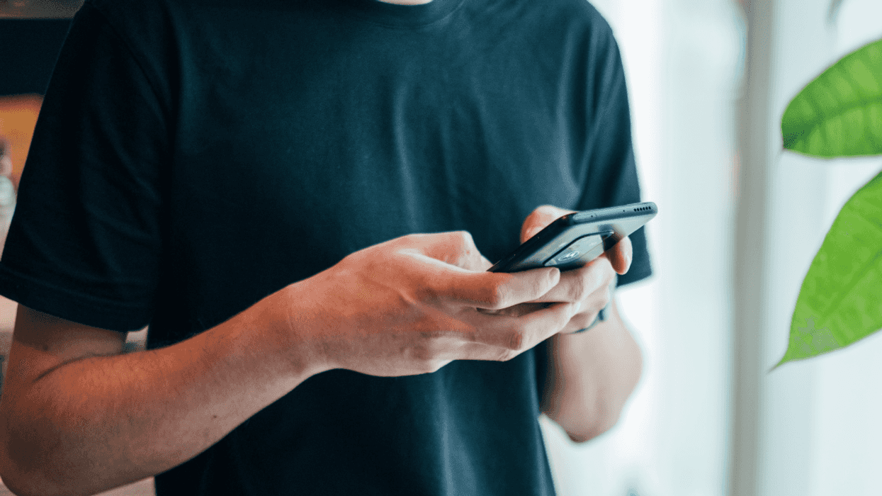 Guy Secretly Texts Wife's Boss That She Had Miscarriage To Get Her Out Of Work For Family Party