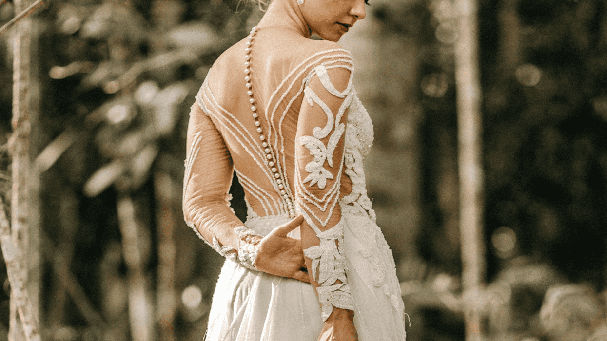 Woman Called Out For Wearing A Wedding Dress To Brother's 'Winter Wonderland'-Themed Wedding