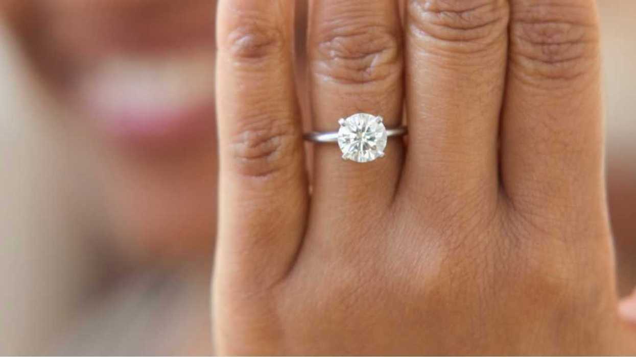 Redditor Threatens To Sue Brother Over $30k Engagement Ring His Kids Flushed Down The Toilet