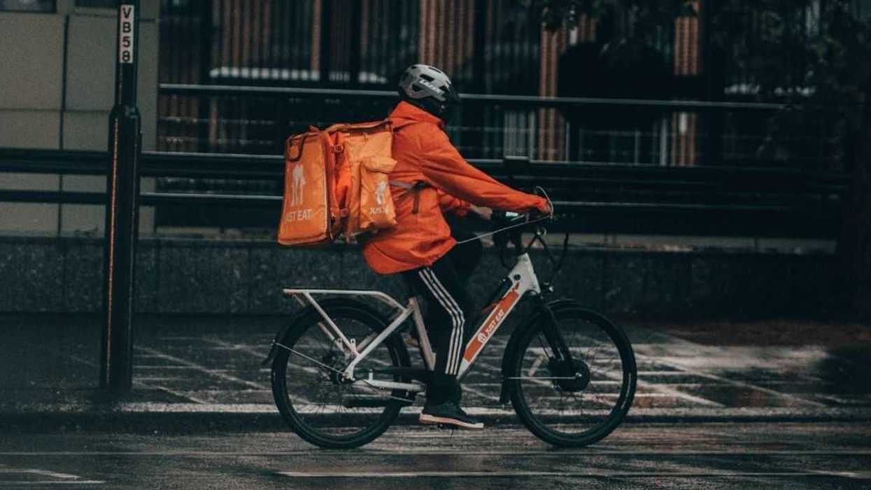 Woman Balks After She's Lectured For Ordering Delivery From Restaurant Only A Few Blocks Away