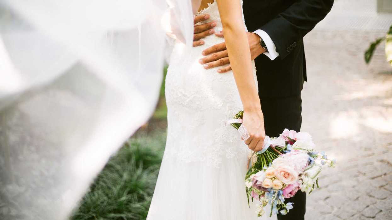 Artist Irate After Boyfriend Offers Couple A Free Portrait So He Doesn't Have To Get Wedding Gift