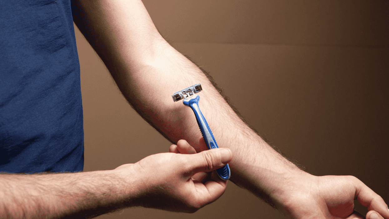 Guy Claps Back Hard After Random Man In Waiting Room Criticizes Him For Shaving His Arms