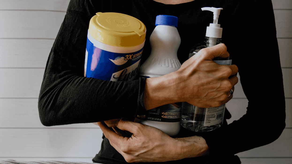 Guy Balks After 'Slob' Wife Takes Photos Of Herself Cleaning To Prove She Helps Around The House