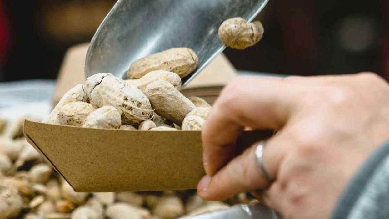 Guy Livid When Severely Allergic Girlfriend Refuses To Let Him Bring Peanuts To Her Apartment