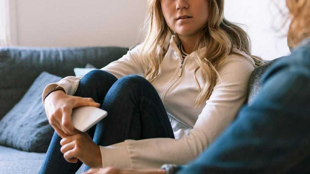 Woman Sparks Family Drama After Discouraging Her Stepdaughter From Signing A Crappy Contract