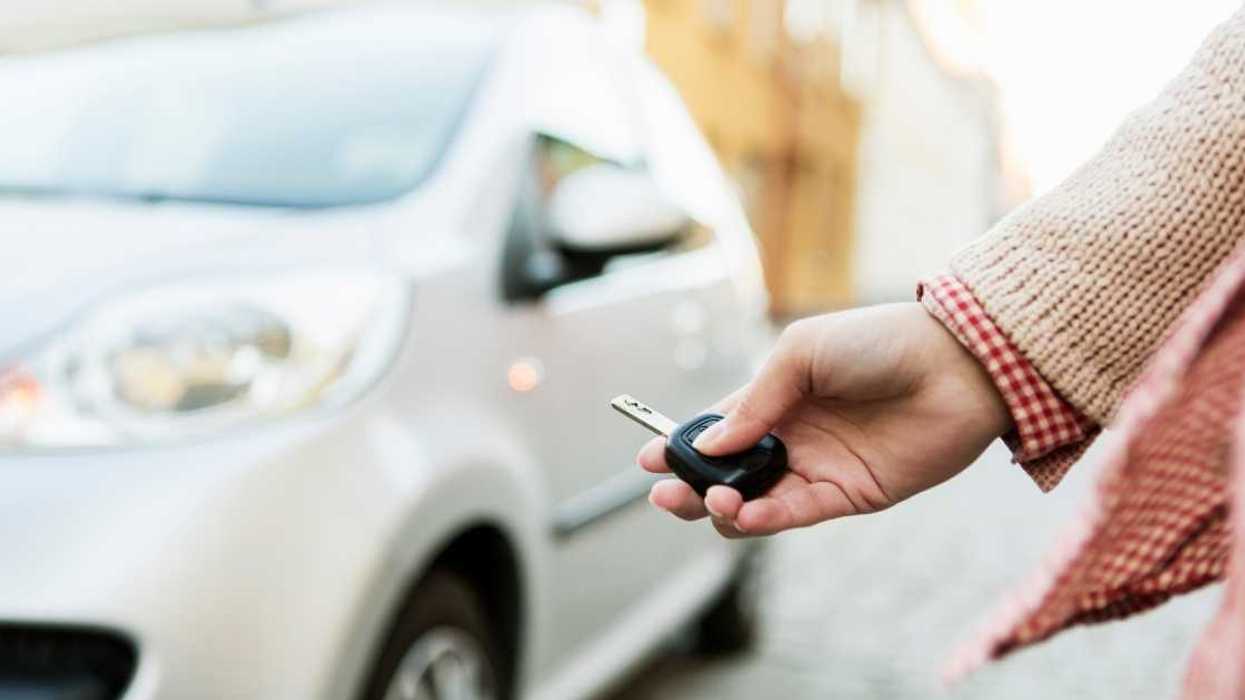 Redditor Stirs Drama By Blocking In Landlady's GF's Car After She Repeatedly Parks In Their Space
