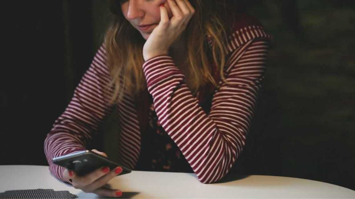 Student Stunned When Teacher Demands To Read Their Texts After Catching Them Using Phone In Class