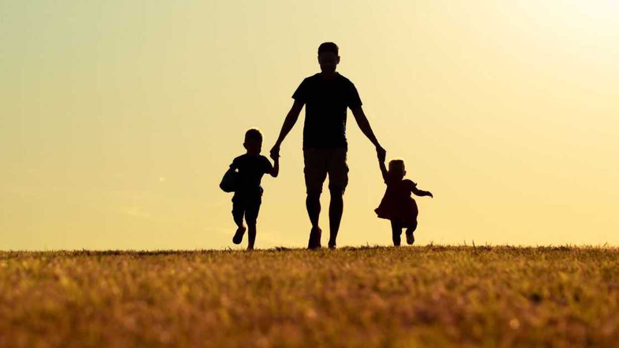 Guy Hilariously Claps Back After Older Brother Tries To Shame Him For Being A Stay-At-Home Dad