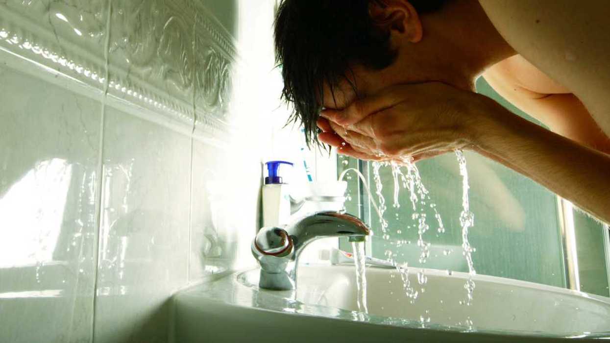 Redditor Hit With Backlash After Trying To Force Their Boyfriend To Wash His Face In A Sink To Conquer His Fear