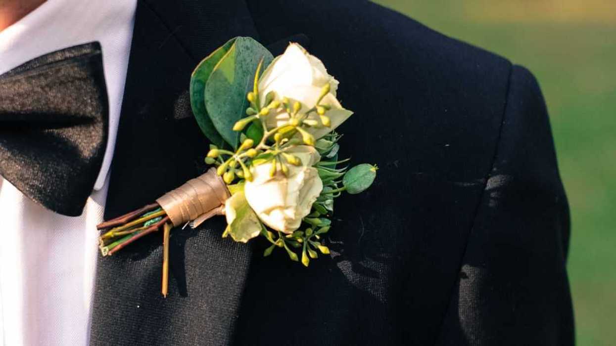 Groomsman Balks After Friends Pair Him With Bridesmaid He Once Ditched On Date For Being Poor