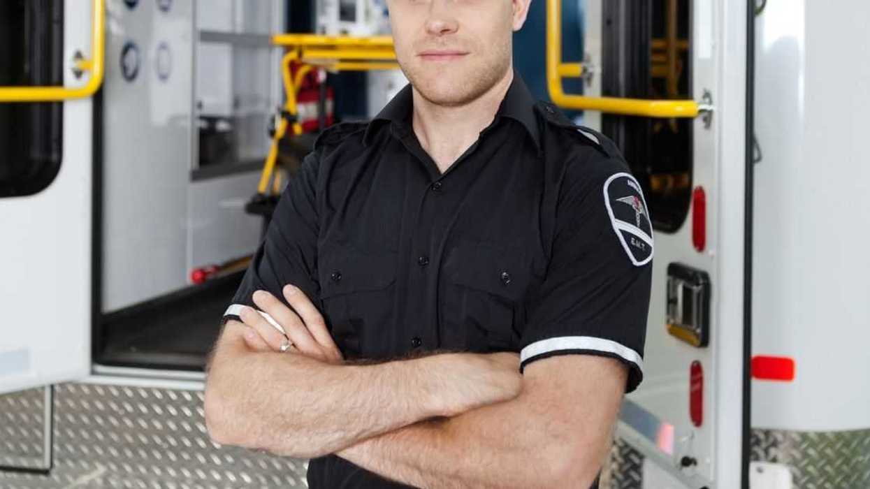 Paramedic Pissed After Girlfriend Calls Him Out For Telling 'Messed Up' Story About Drowned Girl