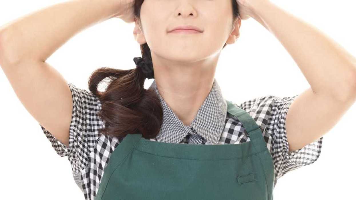 Redditor Called 'Meddlesome' For Alerting Server That One Of Her Tables Is Leaving A Fake Tip