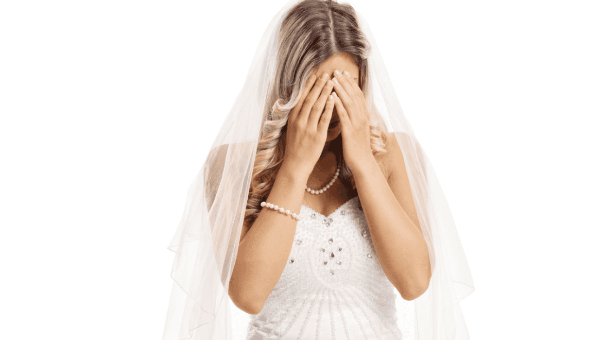 Deaf Bride Balks When Her Hearing Mom Demands She Do Her Wedding In English Instead Of ASL