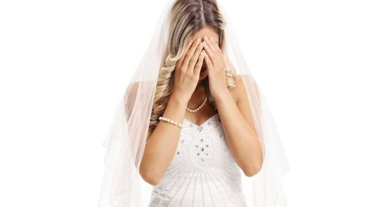 Bride Stirs Drama By Asking Parents Why Her Wedding Gift Was 'Significantly Smaller' Than Sister's