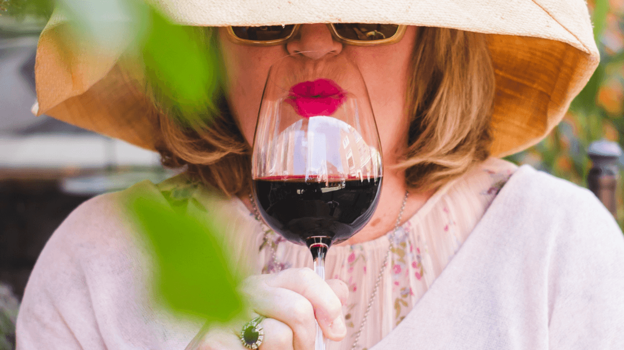 Guy Livid After Server Makes TikTok Calling Out His Foreign Mother Who Didn't Know To Tip