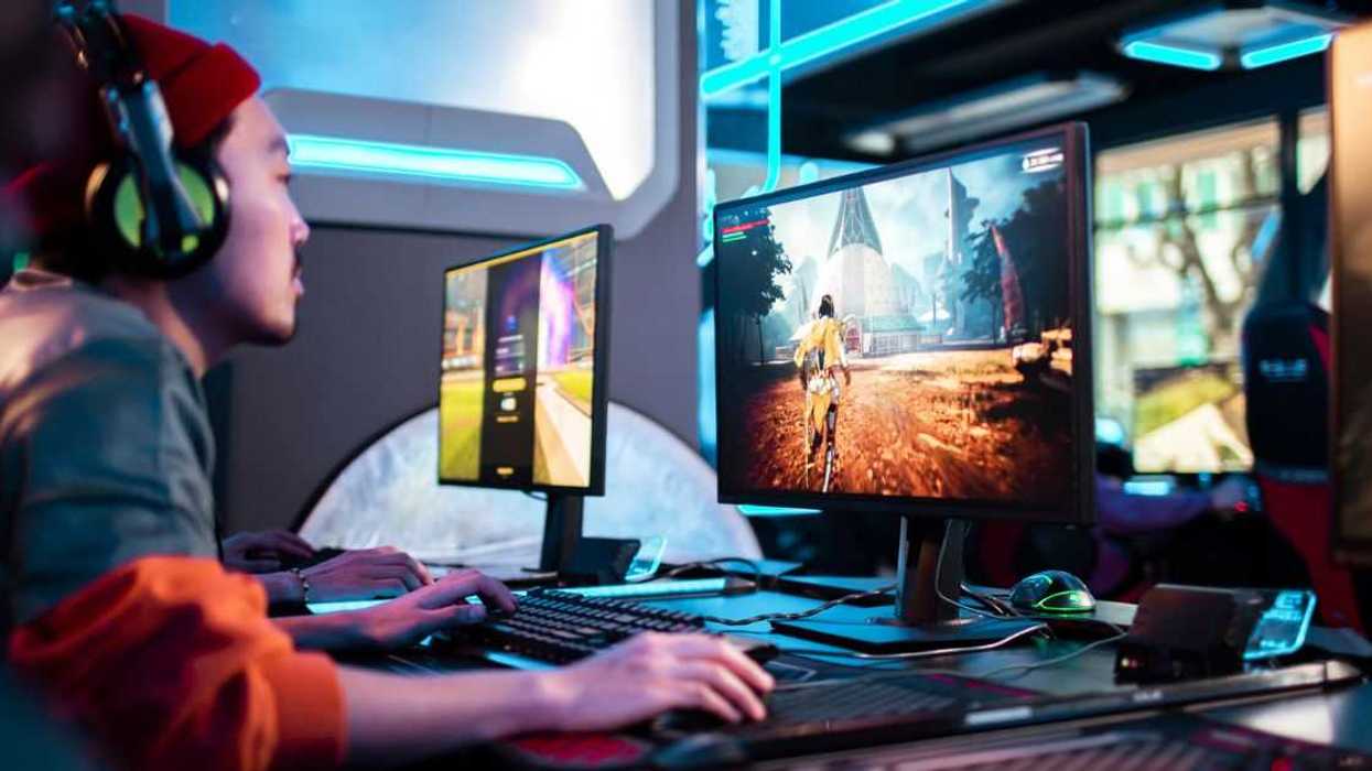 Husband 'Forgot' To Feed And Change Daughter So Furious Mom Interrupts His Live Stream