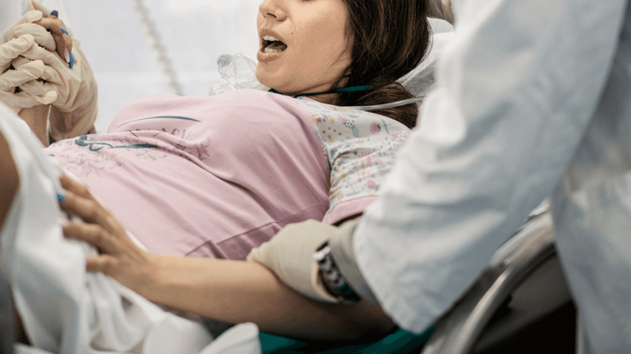Guy Walks Out Of Delivery Room After His Fiancée Starts Yelling Her Deceased Fiancé's Name During Labor