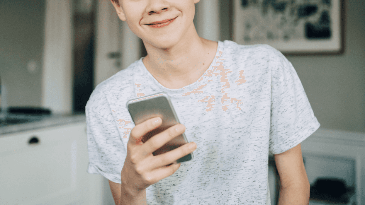 Dad Upsets His Spouse By Refusing To Let Her Look At His 13-Year-Old's Phone Without His Permission