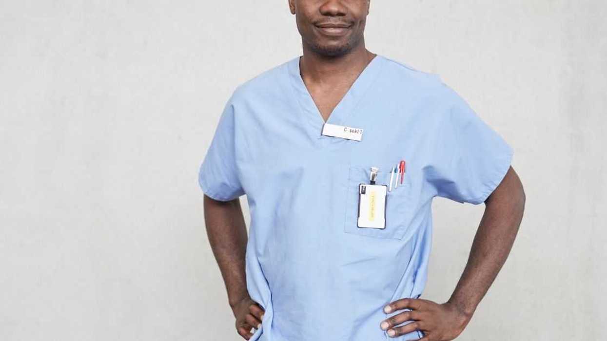 Male Nurse Slams His Sister After She Constantly Criticizes His Career For Not Being 'Manly Enough'