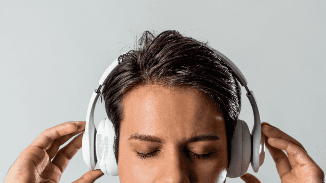 Bride Livid When Fiancé's Autistic Brother Wears Noise-Canceling Headphones During Reception