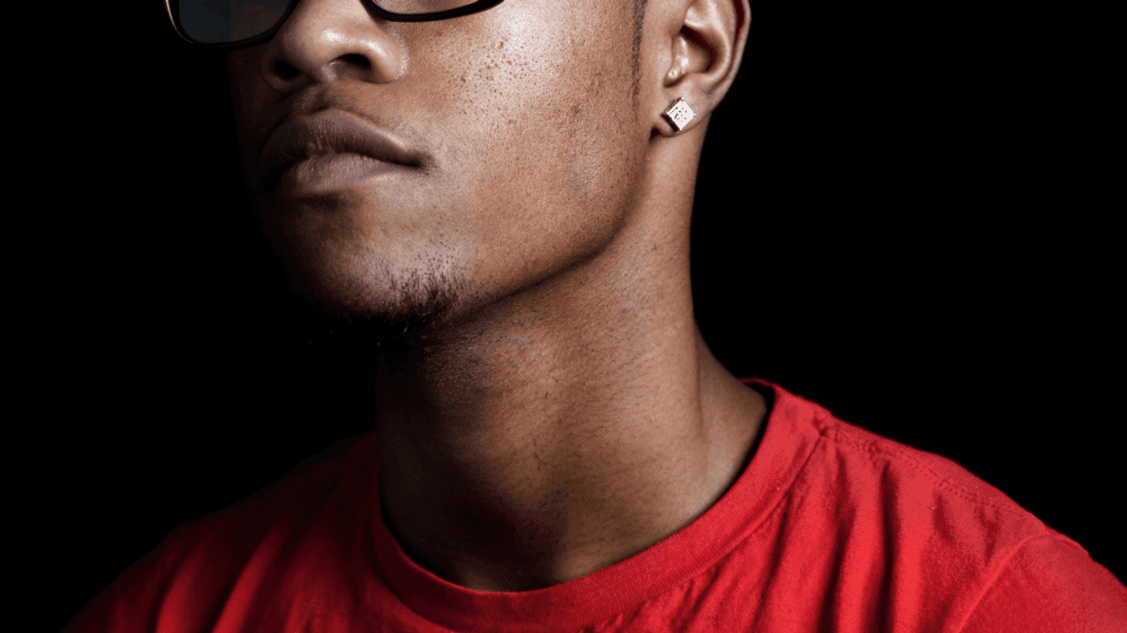 Guy Opts Out Of Family Photo After Being Told He Can't Be In It Unless He Takes Off His Jewelry