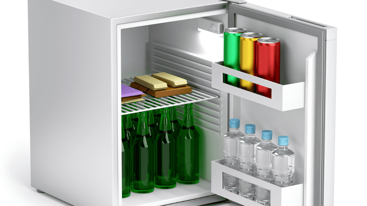 Student Sparks Drama By Buying Mini Fridge To Stop 'Poor' Roommate From Stealing Her Food