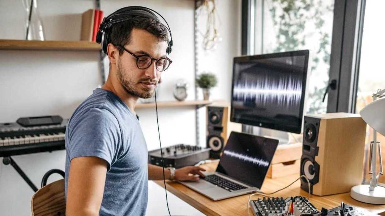 Redditor Balks After Husband Announces Plans To Quit His Job To Produce Music Full Time