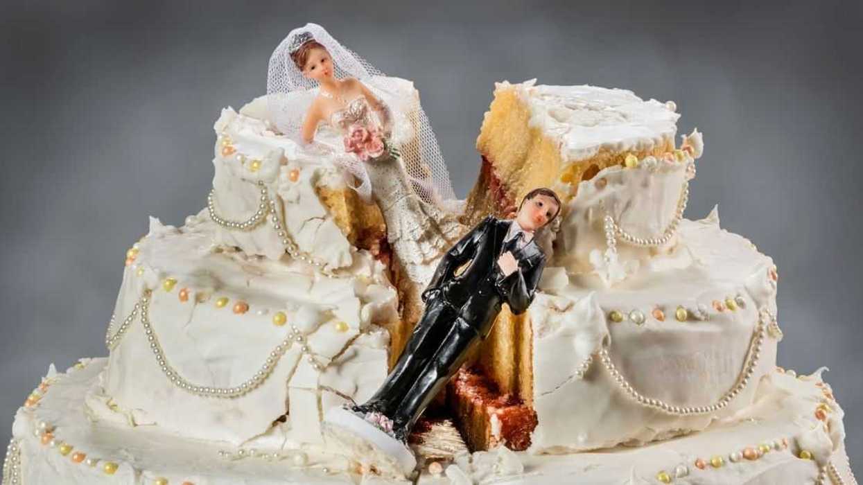 Guy Breaks Off Engagement After Seeing Video His Best Friend Took Of His Fiancée Berating A Waitress