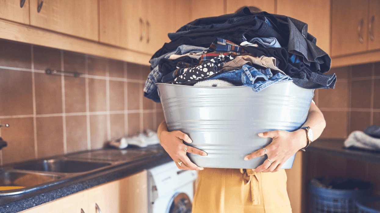 College Student At A Loss After Roommate Refuses To Help Clean Apartment Due To Her OCD