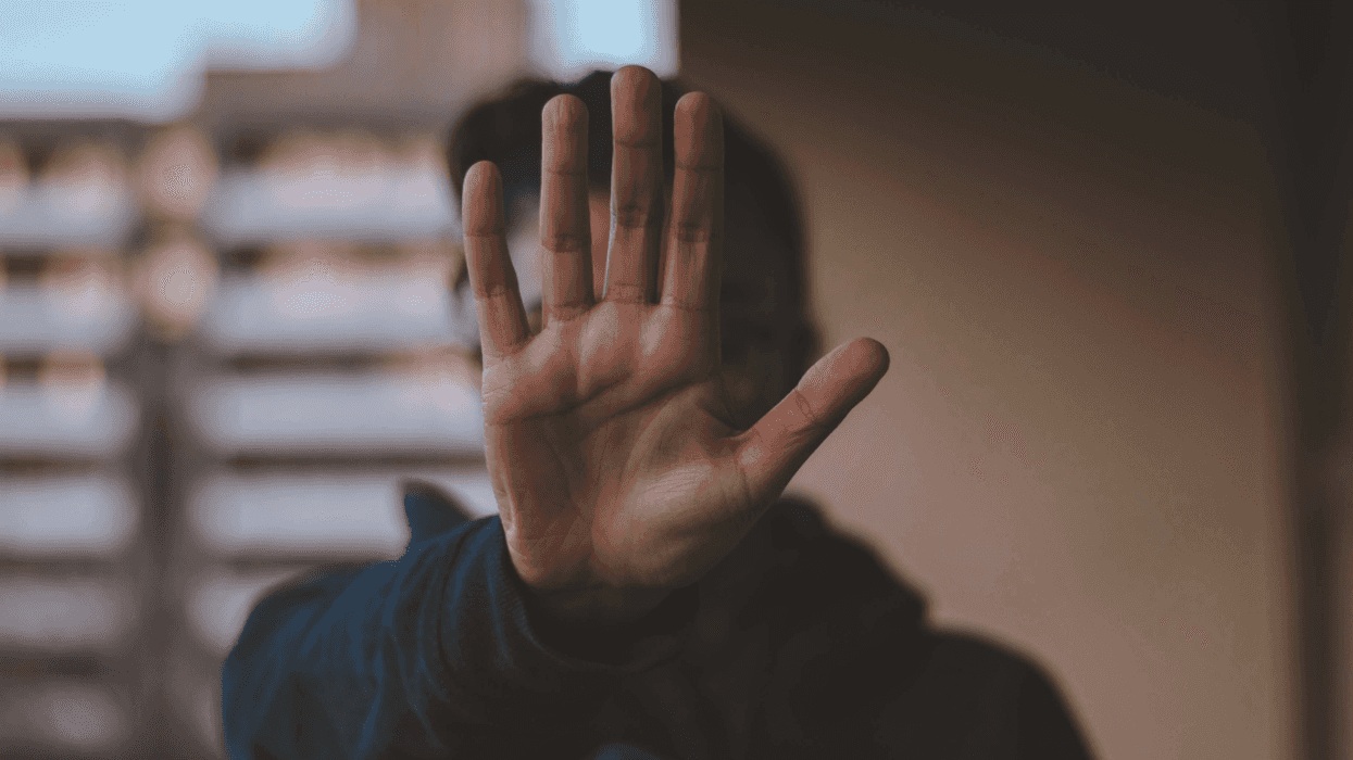 Woman Who Dislikes Physical Contact Lashes Out After Sister Refuses To Respect Her Boundaries