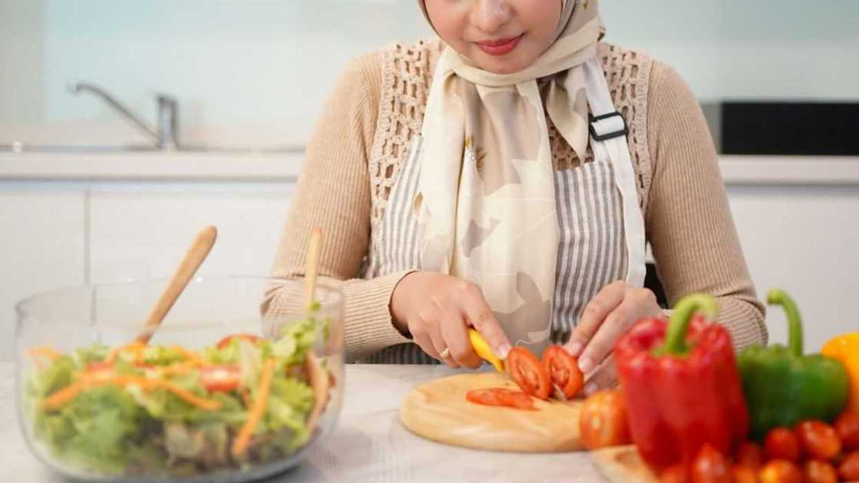Middle Eastern Woman Balks After In-Laws Refuse To Eat Her Food Because They're 'Not Savages'