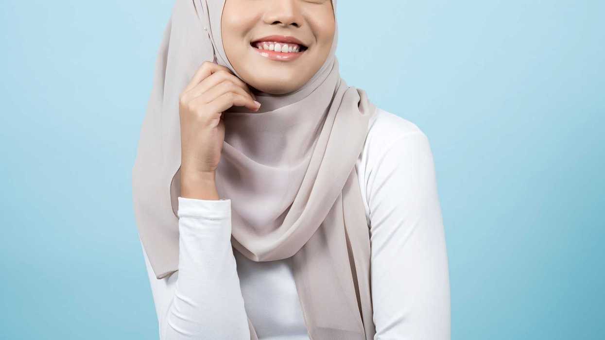 Muslim Bridesmaid Upsets Bride By Refusing To Take Off Hijab To Be In Friend's Wedding