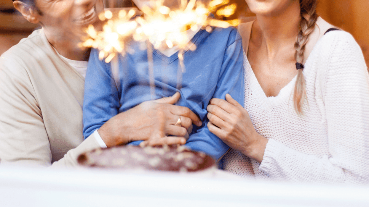 Redditor Mortified When Fiancé Loudly Sings 'Happy Birthday' To His Son At Expensive Restaurant