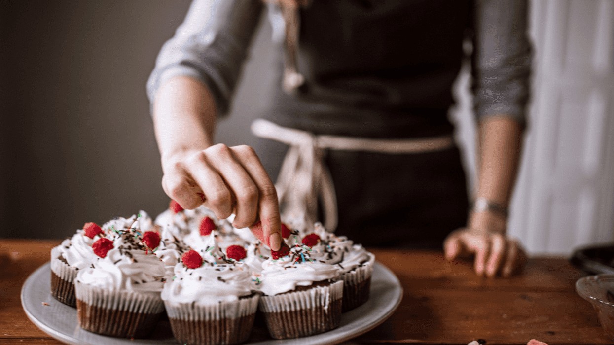 Parent Balks After Sister Demands $60 For Cupcakes She Made For Their Daughter's Birthday