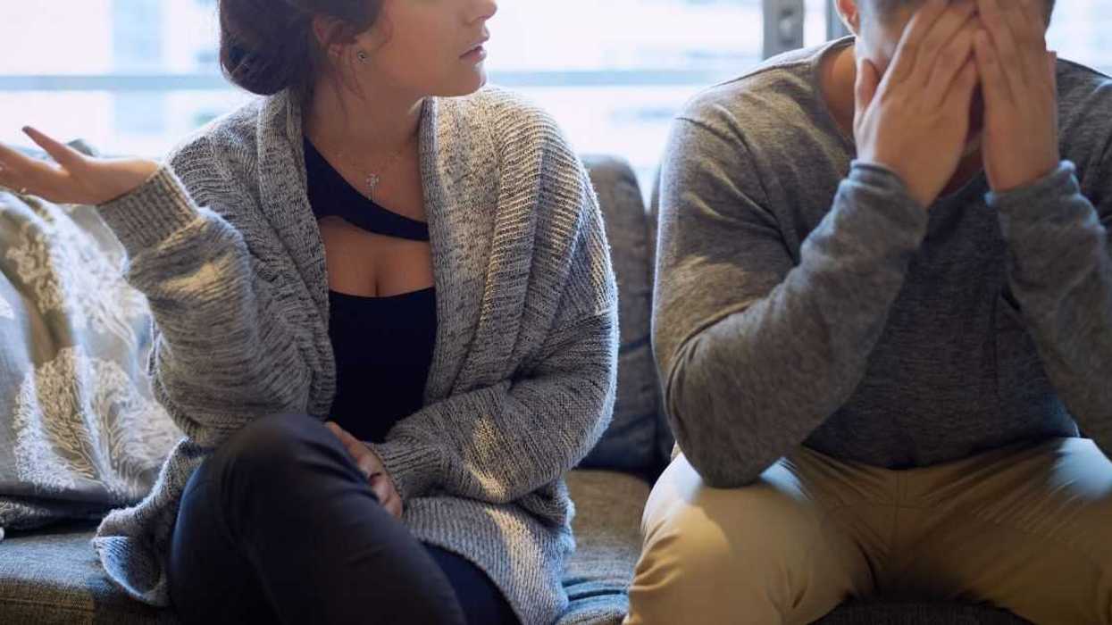 Guy Kicks Sister Out Of Wedding Party After Learning She Invited Estranged Mom As A 'Fun Surprise'