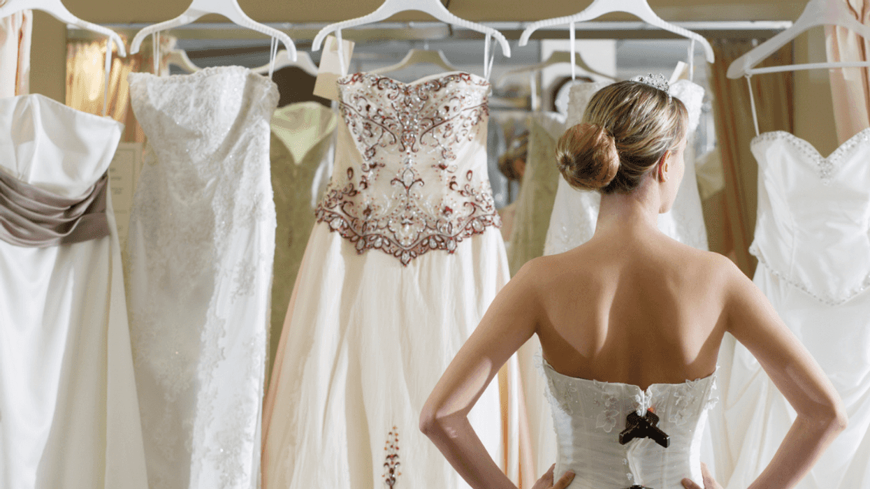 Woman Refuses To Let Mom Come Wedding Dress Shopping Due To Prom Incident 15 Years Ago
