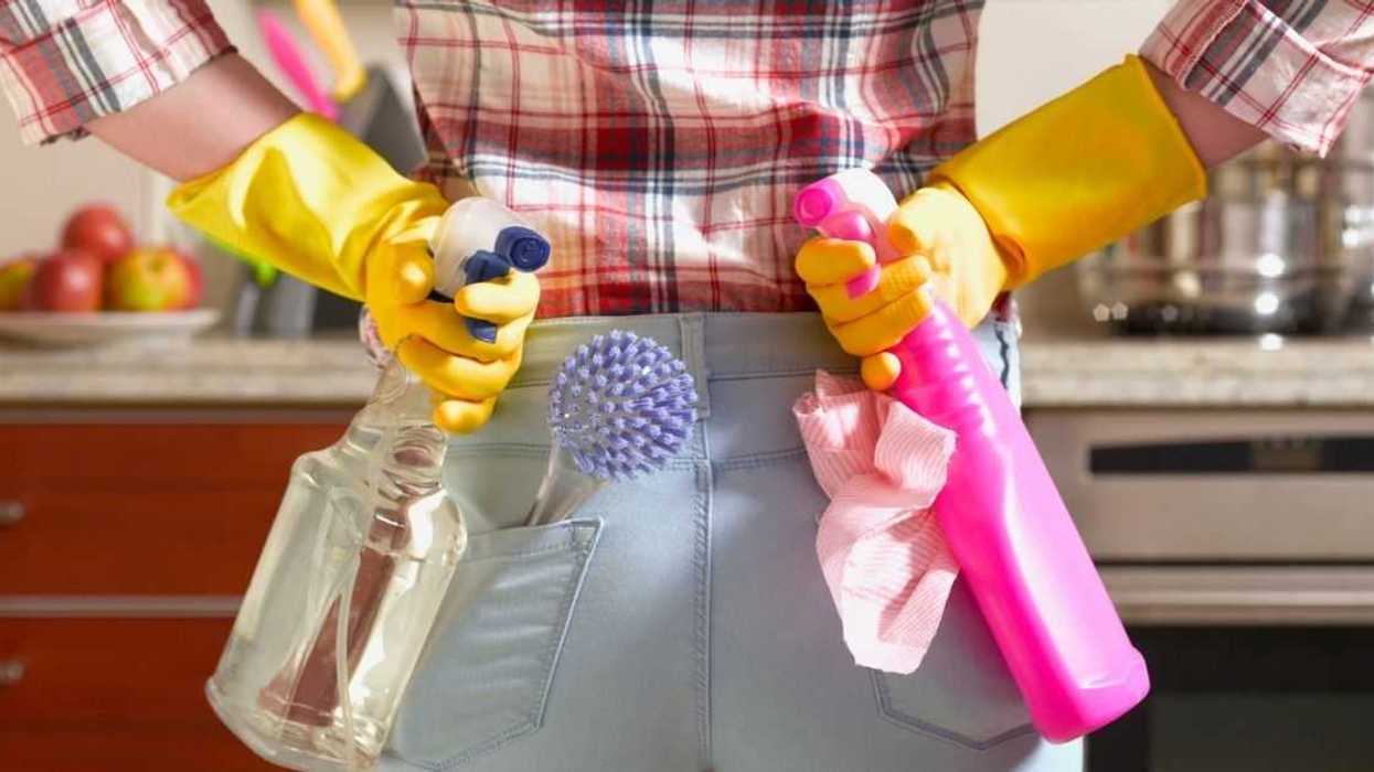 Guests Stunned After Airbnb Host Demands They Clean Rental Despite Charging $105 Cleaning Fee