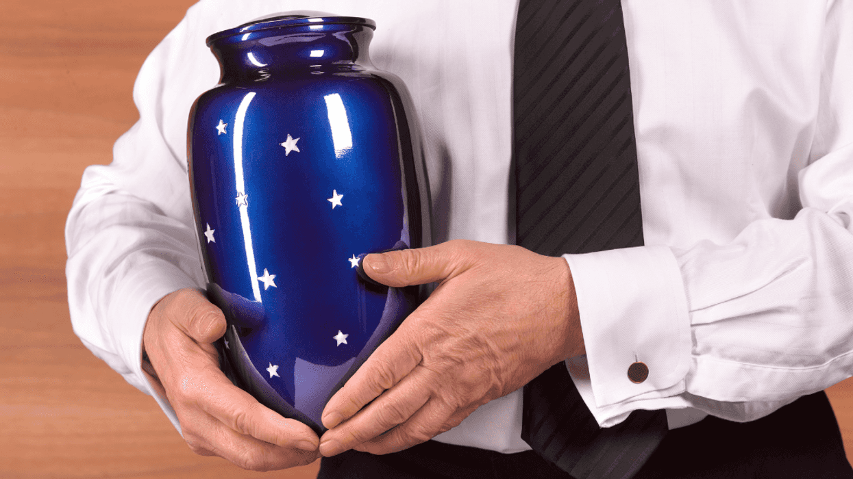 Man Furious After His New Fiancée Demands He Move His Late Wife's Urn Out Of The Living Room