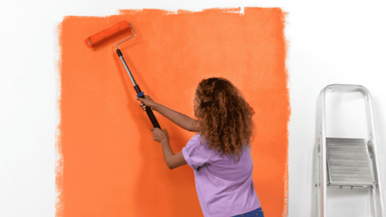 Couple Balks After Mom's Friend Demands They Pay $5k For Interior Decorating They Didn't Ask For