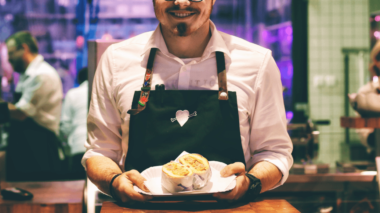 Server Called Out For Stepping Over Toddler Sitting On Restaurant Floor While Holding Large Tray