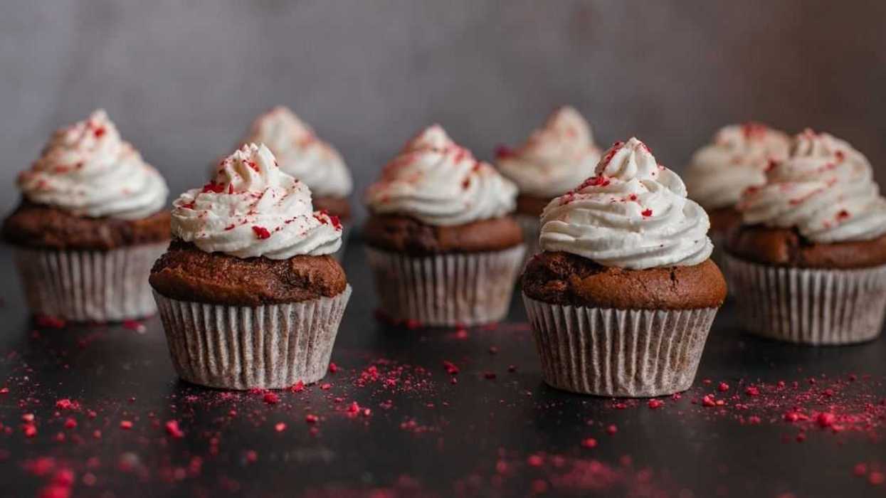 Teen's Parents Livid After She's Paid Behind Their Backs For Baking A Cake For Her Cousin's Birthday