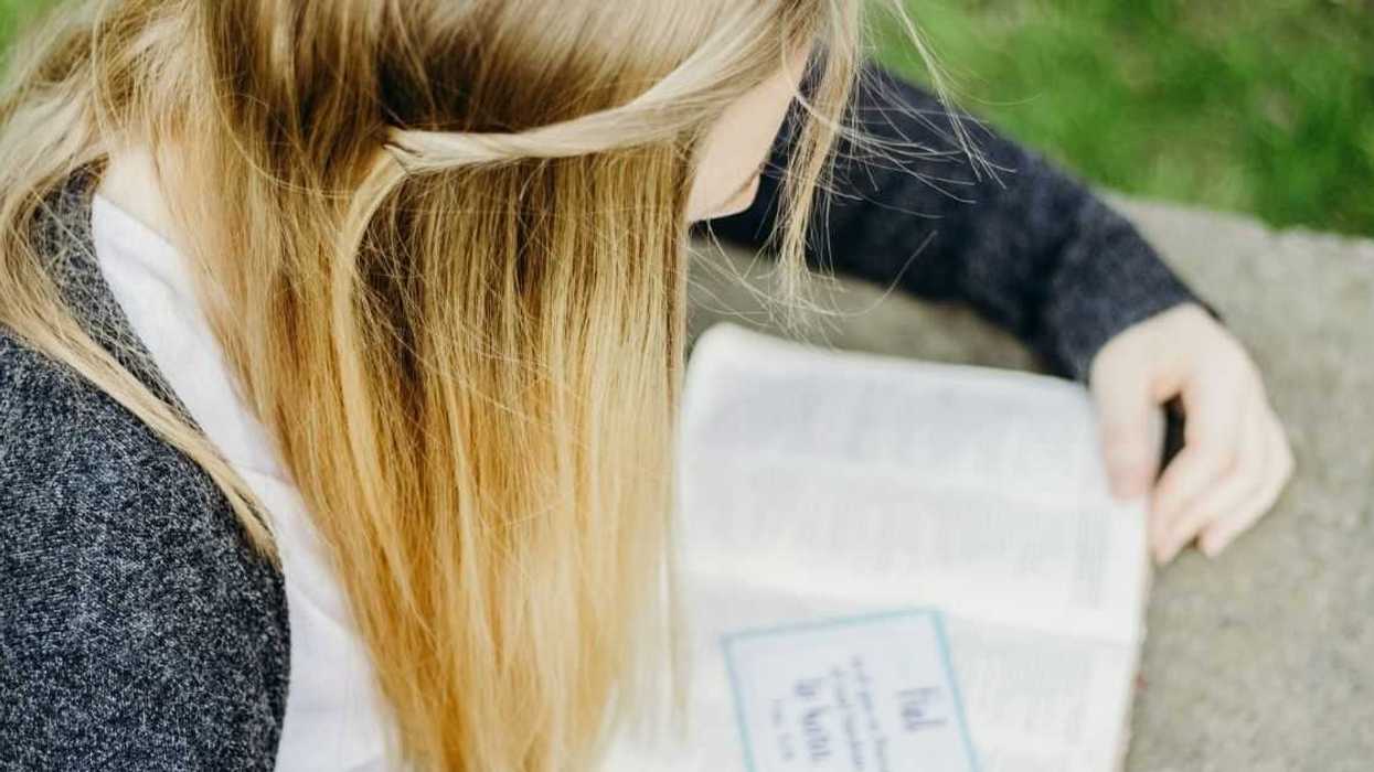 Teen Called Out For Shaming Classmate Whose Nanny Leaves 'Embarrassing' Notes In Her Lunch