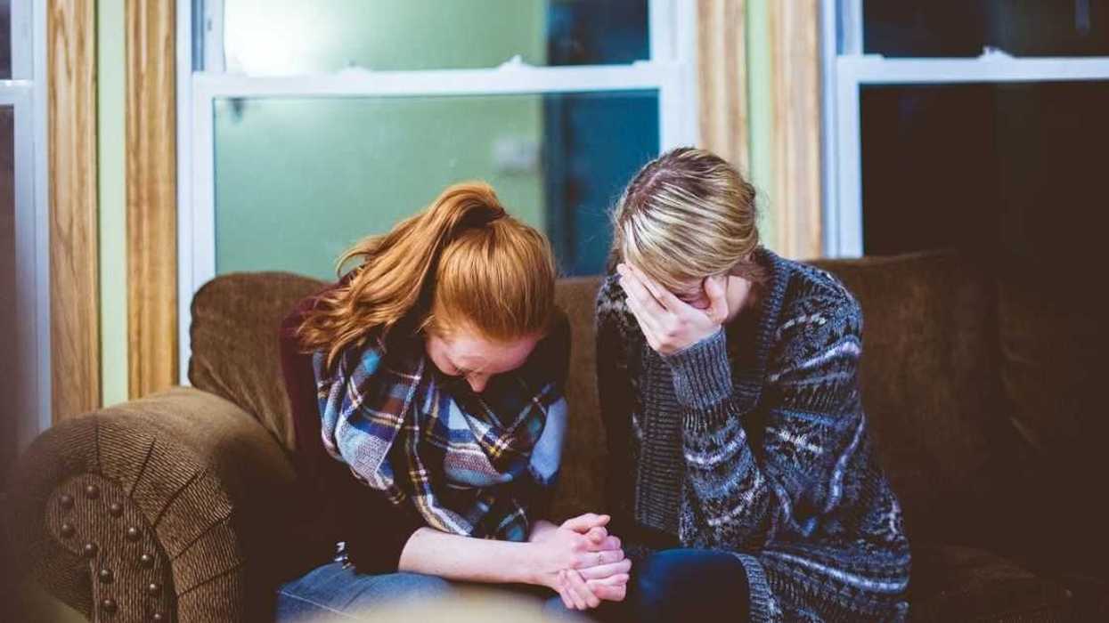 Woman With 'No Filter' Breaks Down After Friend Honestly Explains Why People Don't Like Her