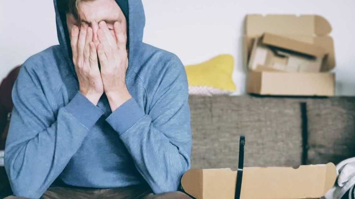 Pregnant Woman Called Out For Telling Mom And Friends About The Baby Before Her Husband