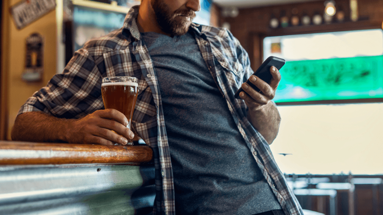 Guy Livid After Wife Refuses To Text Him When Dinner Is Ready While He's Out Drinking