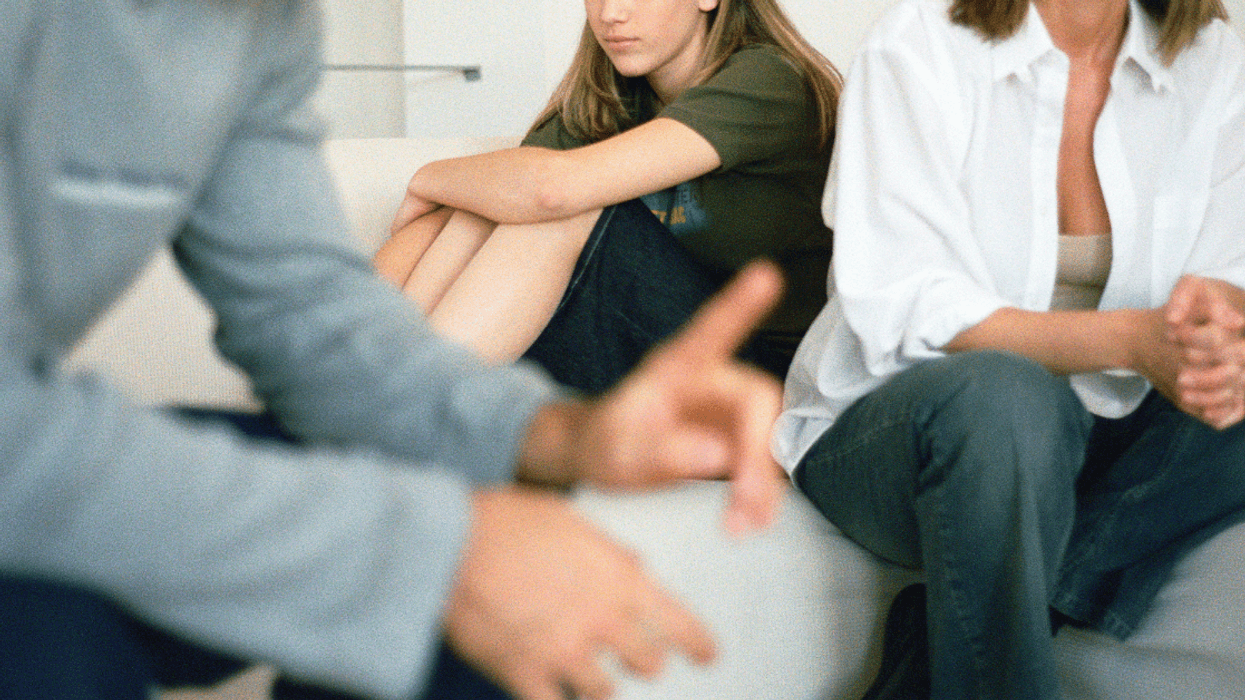 Dad Stirs Drama By Agreeing With Mentally Ill Teenage Daughter That She's Not Fit To Be A Mother